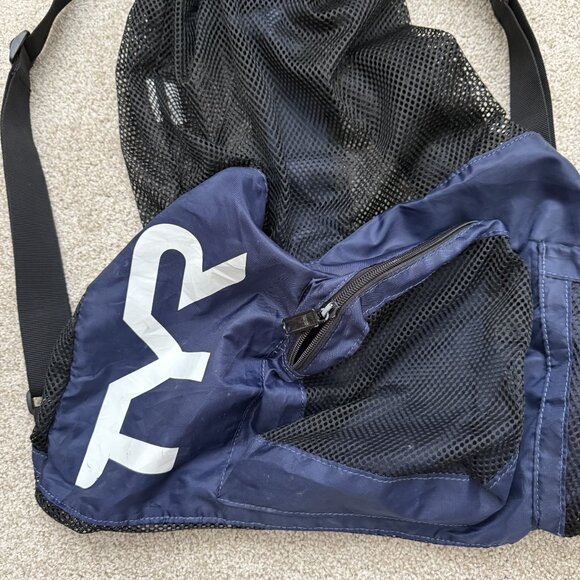 TYR Big Mesh Mummy Backpack 40L Black Zip Pocket swim - Picture 4 of 7